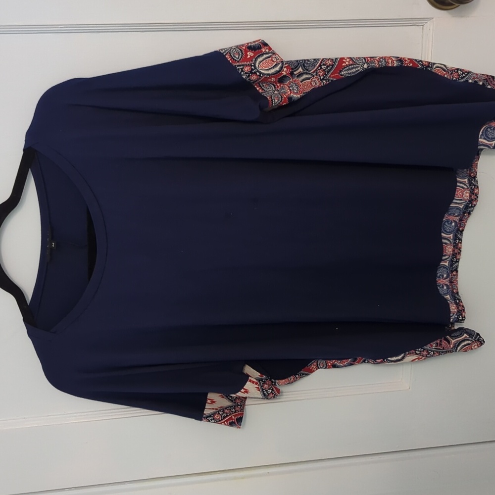 Glam Sz M Short Sleeve Red White and Blue Top with Paisley Pattern on Back NWOT
